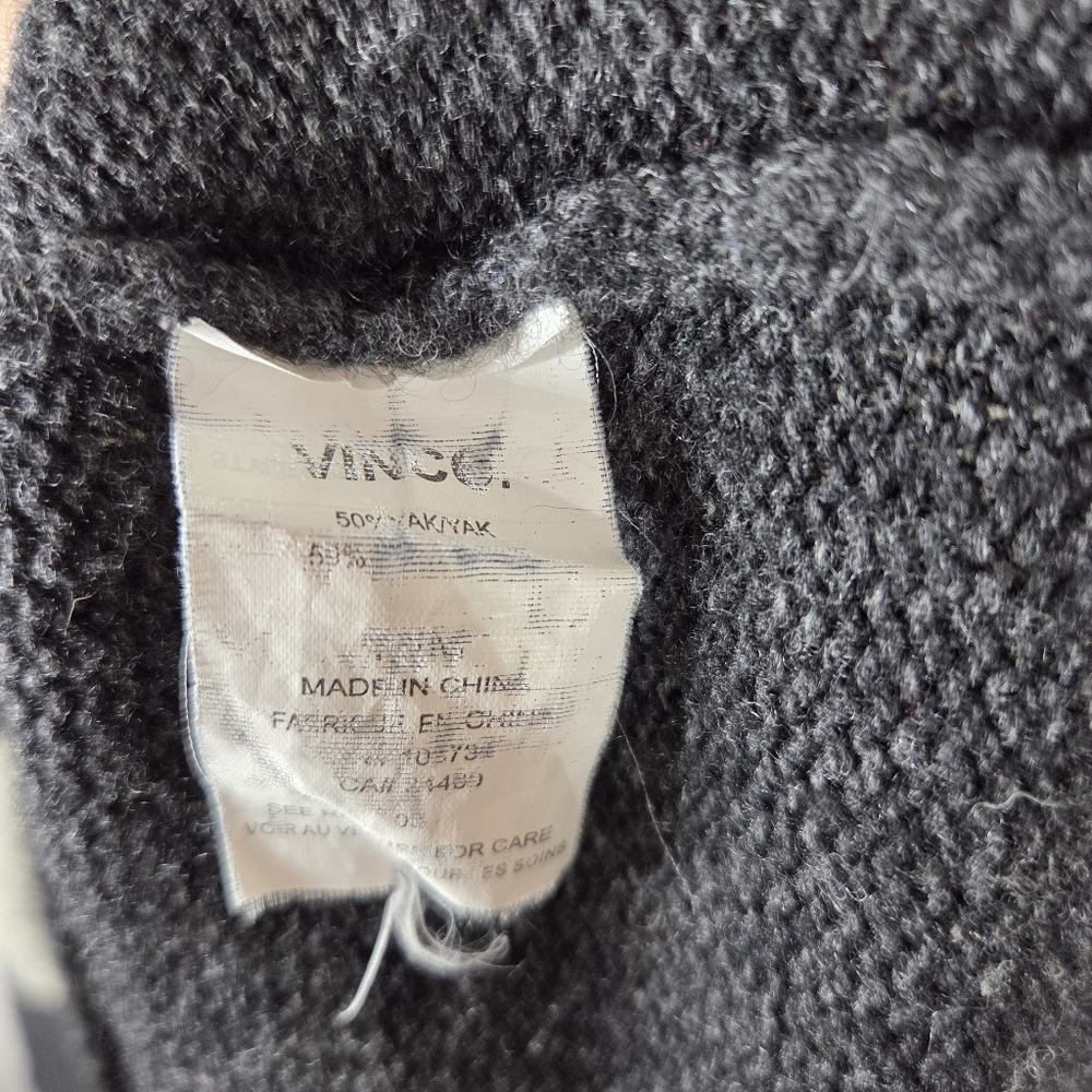 Vince Grey Colorblock Cable Knit Crewneck Sweater Size M Yak & Wool Blend - Picture 14 of 16